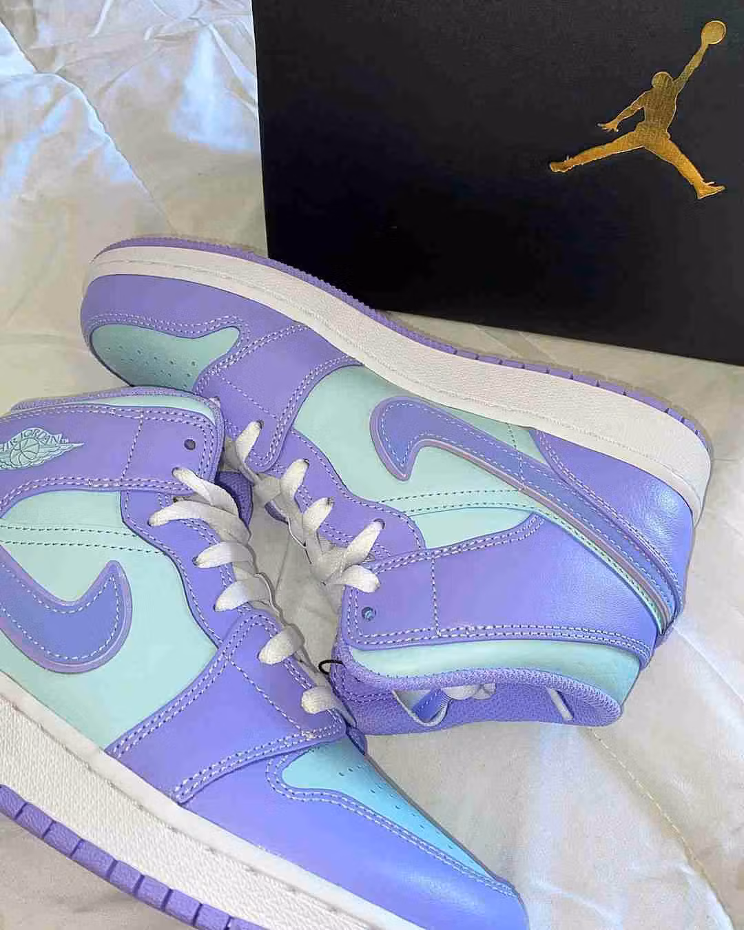 Air Jordan 1 Mid 'Purple Pulse' 554724-500 Air Jordan 1 Mid 'Purple Pulse' 554724-500